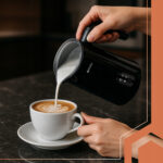 Przepis-na-spienione-mleko-do-kawy-z-wykorzystaniem-spieniacza-RUHHY-7