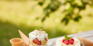 Garść pomysłów na letnie desery z chałwą i bitą śmietaną