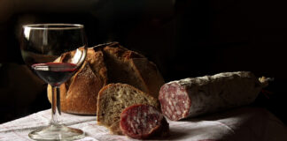 Jak dobrać idealne wino do obiadu? 3 sprawdzone propozycje