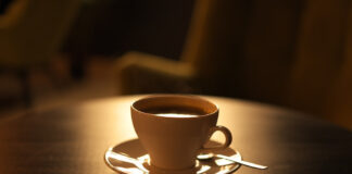 Kawa kontra sen – dlaczego czasem nas usypia zamiast pobudzać?