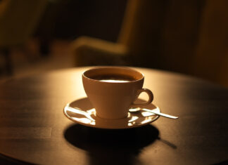 Kawa kontra sen – dlaczego czasem nas usypia zamiast pobudzać? Kawa kontra sen – dlaczego czasem nas usypia zamiast pobudzać?