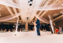 Jak dobrać muzykę na zimowy event plenerowy: wskazówki 2025