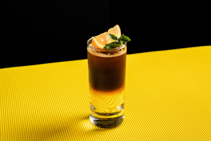 Espresso tonic - połączenie kawy i toniku, które zaskakuje smakiem